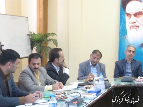 نشست مشترک ائمه جماعت، نماینده مردم مجلس و فرمانداران، مدیرکل آموزش و پرورش استان و روسای آن در غرب استان