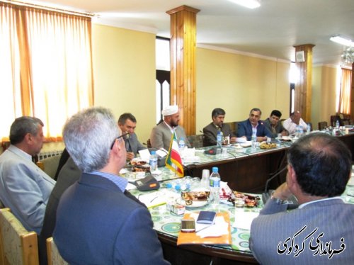 نشست مشترک ائمه جماعت، نماینده مردم مجلس و فرمانداران، مدیرکل آموزش و پرورش استان و روسای آن در غرب استان