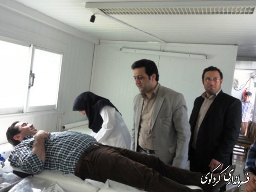 اهدای خون با حضور مسئولین شهرستان در کنار اقشار مختلف مردم