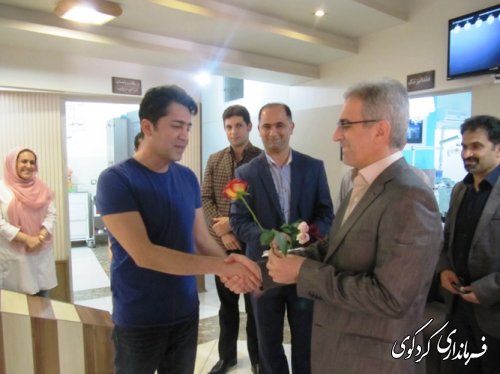 گرامیداشت روز پزشک با اهدای یک شاخه گل از سوی  فرماندار  کردکوی