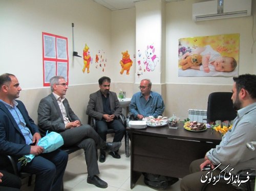 گرامیداشت روز پزشک با اهدای یک شاخه گل از سوی  فرماندار  کردکوی