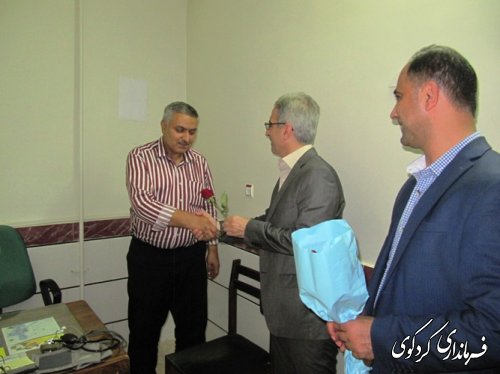 گرامیداشت روز پزشک با اهدای یک شاخه گل از سوی  فرماندار  کردکوی