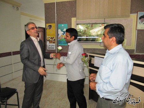 گرامیداشت روز پزشک با اهدای یک شاخه گل از سوی  فرماندار  کردکوی