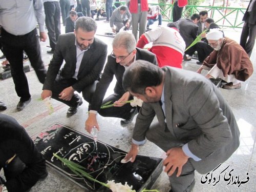 با حضور فرماندار و اعضای شورای اداری گلزار شهدای کردکوی غباررویی و عطرافشانی شد