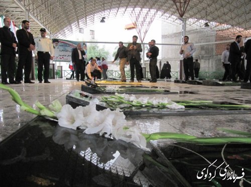 با حضور فرماندار و اعضای شورای اداری گلزار شهدای کردکوی غباررویی و عطرافشانی شد