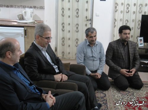 دیدار فرماندار و رئیس دادگستری و دادستان شهرستان از یک جانباز جنگ تحمیلی