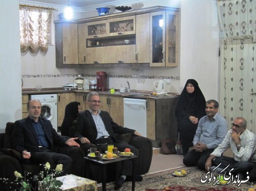 دیدار فرماندار و رئیس دادگستری و دادستان شهرستان از یک جانباز جنگ تحمیلی