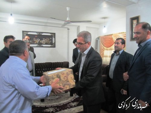 دیدار فرماندار و هیات همراه با خانواده های شاهد و ایثارگر