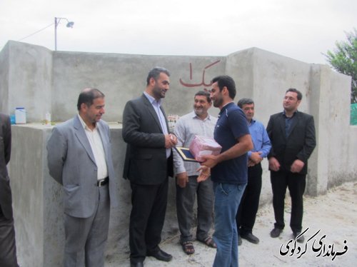 بازدید بخشدار از پروژه پرورش ماهی در روستای ایلوار