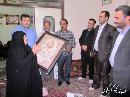 دیدار بخشدار با خانواده های شهدا و ایثارگر