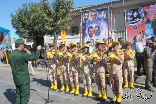 رژه نیروهای مسلح غرب گلستان  با حضور فرماندارکردکوی در بندرترکمن(گزارش تصویری)