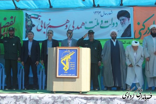 رژه نیروهای مسلح غرب گلستان  با حضور فرماندارکردکوی در بندرترکمن(گزارش تصویری)