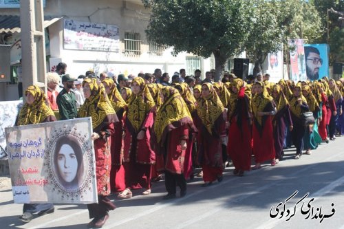 رژه نیروهای مسلح غرب گلستان  با حضور فرماندارکردکوی در بندرترکمن(گزارش تصویری)
