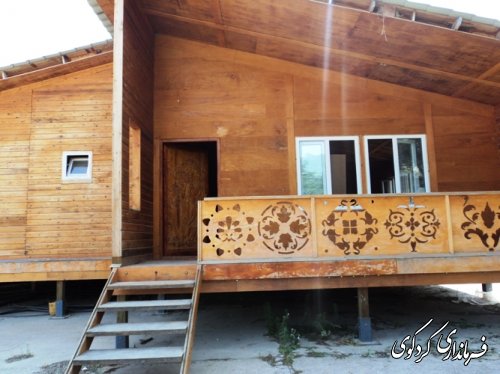 بازدید فرماندار از کارخانه رزین چوب
