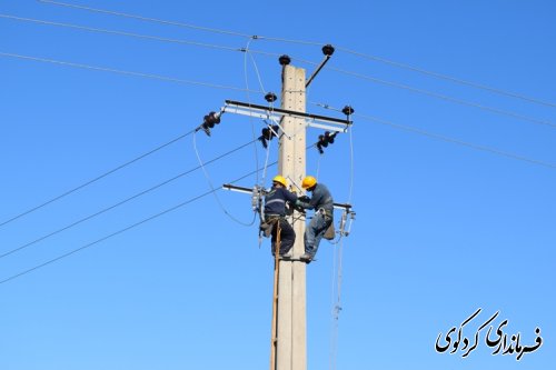 مانور منطقه ای تعمیرات پیشگیرانه برق در غرب استان با حضور فرماندار