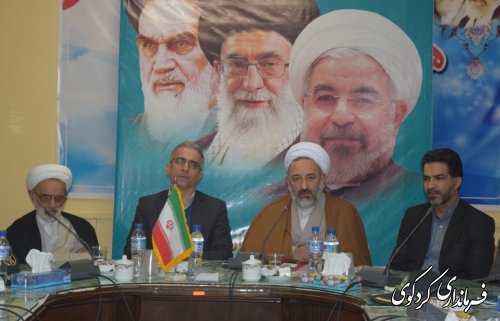 حجه الاسلام فتوحی گفت: بی توجهی و ناآگاهی ریشه ی عمده مشکلات نظام اداری کشوراست