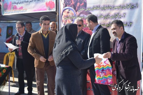 گزارش تصویری از حضور فرماندار در جشنواره غذاهای سنتی روستای ایلوار