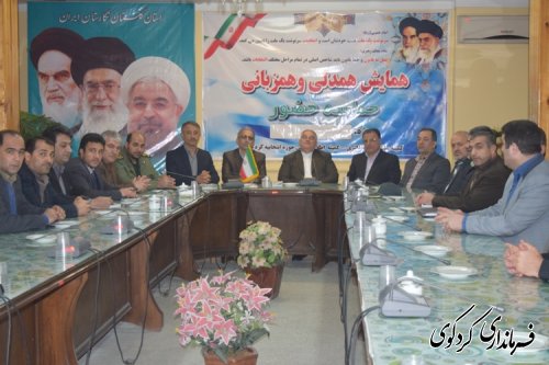 نشست گرم و صمیمی  استاندار گلستان با کارکنان و دست اندرکاران برگزاری انتخابات کردکوی