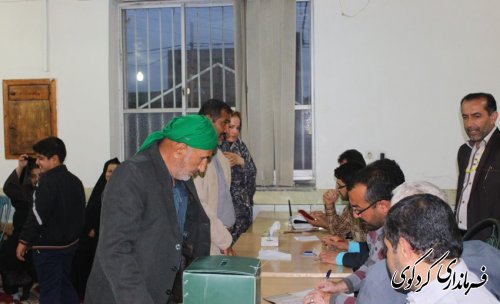 آقای رامین نورقلی پور با کسب رتبه اول راهی بهارستان گردید.
