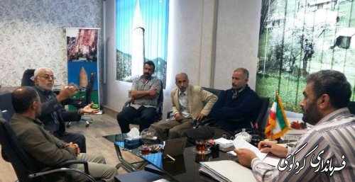 جلسه تعدادی از اعضای شرکت تعاونی دامداران کردکوی با بخشدار مرکزی