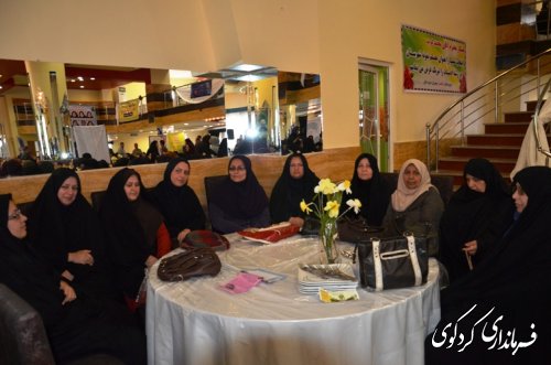 در آخرین روز از هفته بزرگداشت مقام  معلم ؛ از معلمان نمونه تجلیل و تقدیر گردید