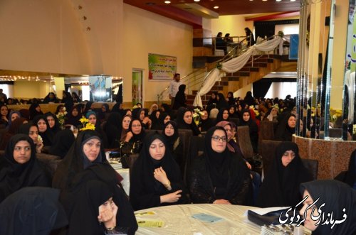 در آخرین روز از هفته بزرگداشت مقام  معلم ؛ از معلمان نمونه تجلیل و تقدیر گردید