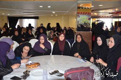 در آخرین روز از هفته بزرگداشت مقام  معلم ؛ از معلمان نمونه تجلیل و تقدیر گردید