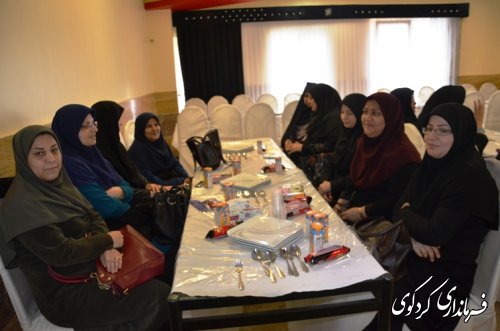 در آخرین روز از هفته بزرگداشت مقام  معلم ؛ از معلمان نمونه تجلیل و تقدیر گردید