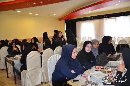 در آخرین روز از هفته بزرگداشت مقام  معلم ؛ از معلمان نمونه تجلیل و تقدیر گردید