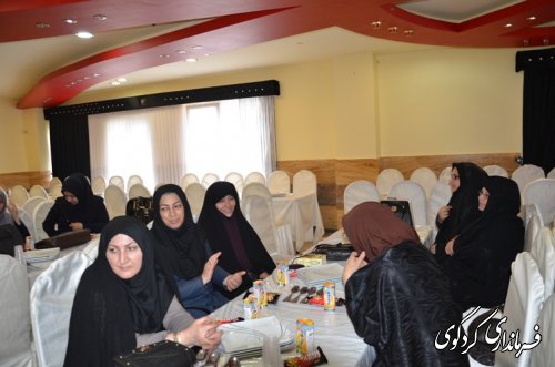 در آخرین روز از هفته بزرگداشت مقام  معلم ؛ از معلمان نمونه تجلیل و تقدیر گردید