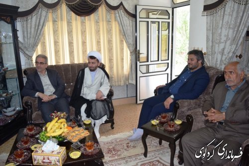 مجتبی جمالی فرماندار کردکوی با چند تن از جانبازان جنگ تحمیلی دیدارکرد