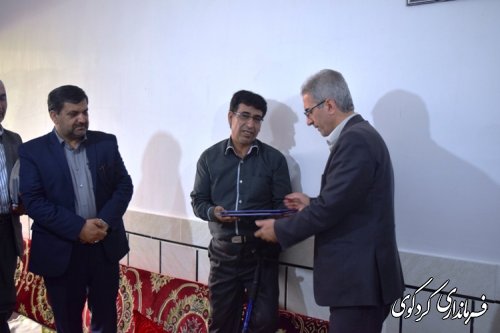 مجتبی جمالی فرماندار کردکوی با چند تن از جانبازان جنگ تحمیلی دیدارکرد
