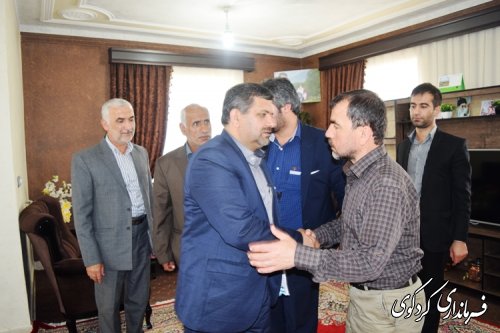مجتبی جمالی فرماندار کردکوی با چند تن از جانبازان جنگ تحمیلی دیدارکرد
