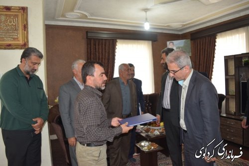 مجتبی جمالی فرماندار کردکوی با چند تن از جانبازان جنگ تحمیلی دیدارکرد