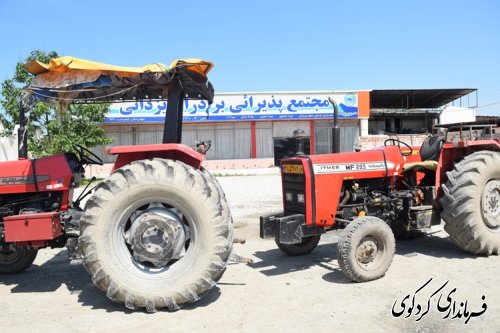  مراسم نمادین پلاک گذاری 81  دستگاه تراکتور در سطح شهرستان برگزار گردید .