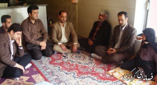 عیادت  معاون فرماندار از یک بیمار قطع نخاعی