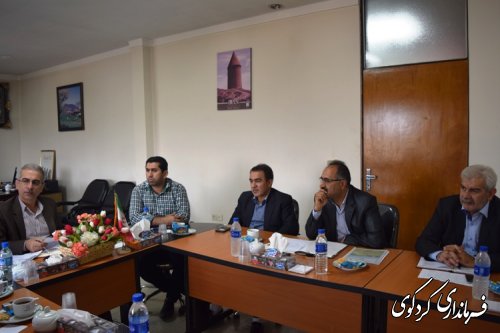 جلسه بررسی و بازنگری  در طرح هادی روستای یساقی با حضور فرماندار برگزارشد .