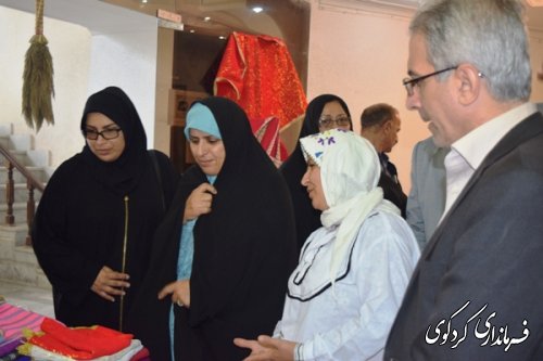بازدید مدیر کل امور بانوان و خانواده استان و فرماندار کردکوی  از نمایشگاه صنایع دستی
