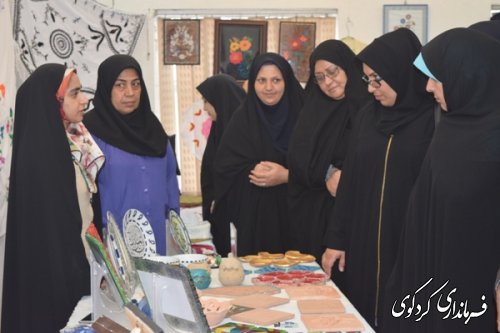 بازدید مدیر کل امور بانوان و خانواده استان و فرماندار کردکوی  از نمایشگاه صنایع دستی