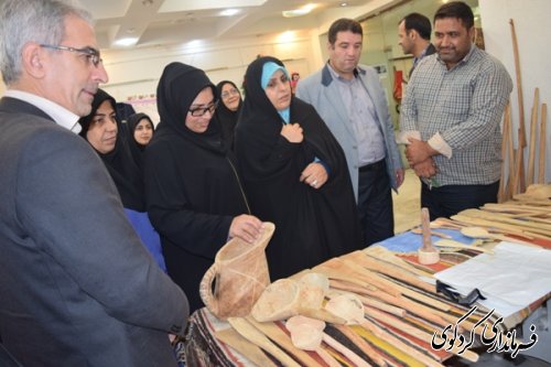 بازدید مدیر کل امور بانوان و خانواده استان و فرماندار کردکوی  از نمایشگاه صنایع دستی