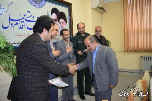 طی مراسمی از مجموعه دست اندر کاران برگزاری نخستین یادواره شهدای مدافع حرم سه استان شمالی کشور تشکر و قدر دانی کرد.