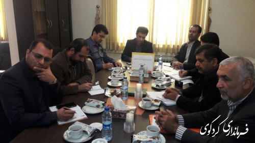 حسین احمدی معاون فرماندار بر ضرورت مناسبت سازی مبلمان شهری براساس شرایط اقلیمی و فرهنگی جامعه تاکید کرد.