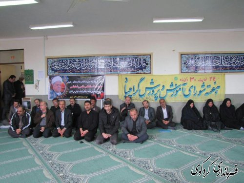 معرفت و بصیرت آیت الله هاشمی رفسنجانی  قابل ستایش و ستودنی است.