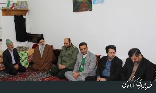 دیدار معاون فرماندار و بخشدار مرکزی بهمراه مسئولان با خانواده شهدا و روحانی روستای سرکلاته کردکوی