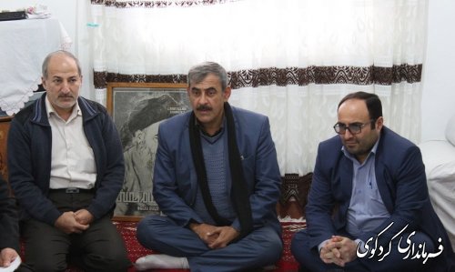 دیدار معاون فرماندار و بخشدار مرکزی بهمراه مسئولان با خانواده شهدا و روحانی روستای سرکلاته کردکوی