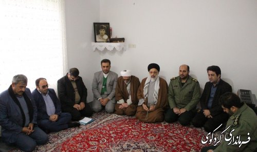 دیدار معاون فرماندار و بخشدار مرکزی بهمراه مسئولان با خانواده شهدا و روحانی روستای سرکلاته کردکوی