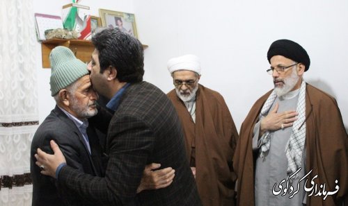 دیدار معاون فرماندار و بخشدار مرکزی بهمراه مسئولان با خانواده شهدا و روحانی روستای سرکلاته کردکوی