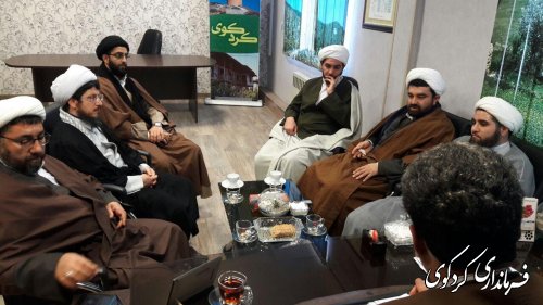 دیدار بخشدار مرکزی با روحانیون در ششمین روز از دهه ی مبارک فجر.