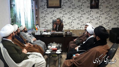 دیدار بخشدار مرکزی با روحانیون در ششمین روز از دهه ی مبارک فجر.