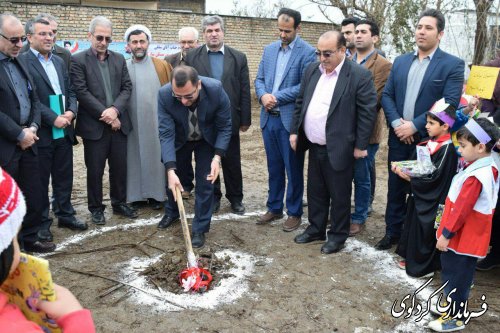 کلنگ ساخت ۵ واحد مسکونی خانواده های شهری دارای دو معلول تحت پوشش بهزیستی در کردکوی زده شد